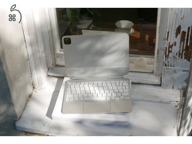 Apple Magic Keyboard - angol kiosztással, 11-es mérethez