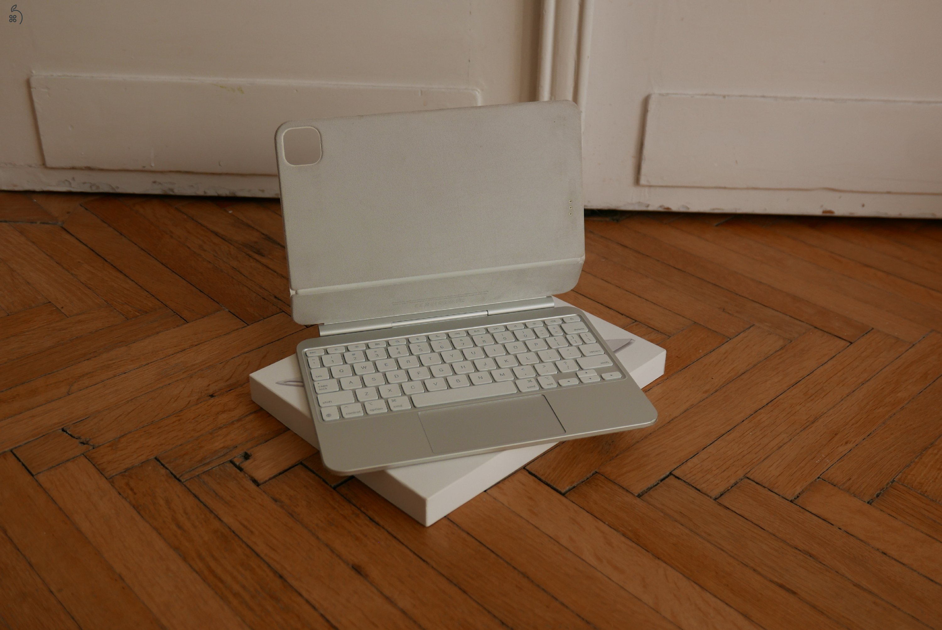 Apple Magic Keyboard - angol kiosztással, 11-es mérethez