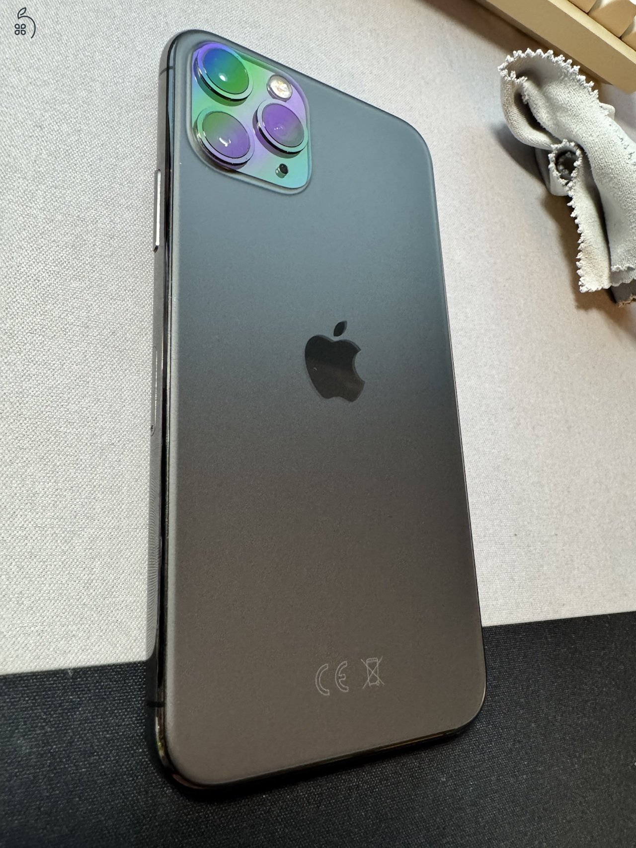 iPhone 11 Pro 64GB + kiegészítők