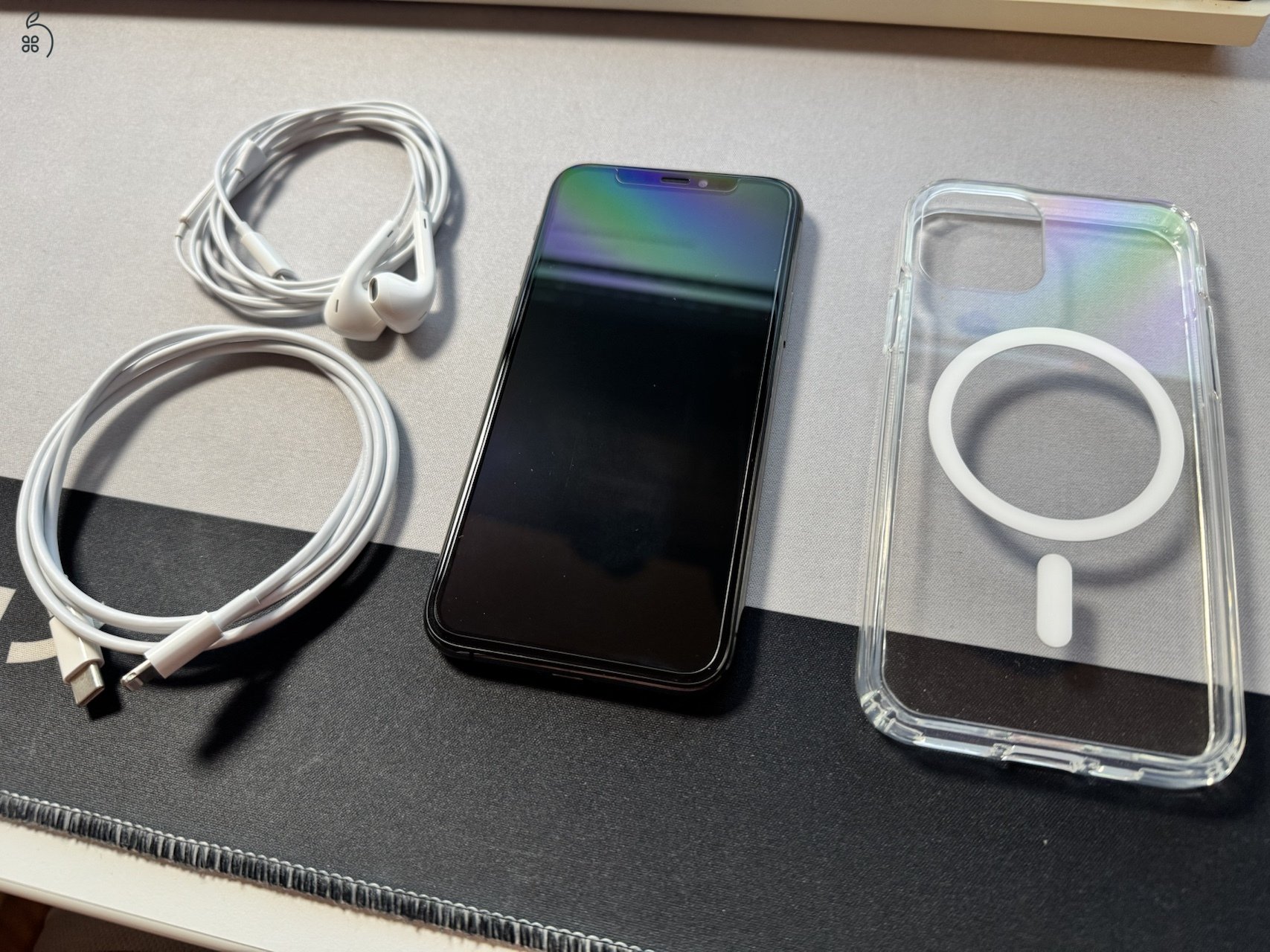 iPhone 11 Pro 64GB + kiegészítők