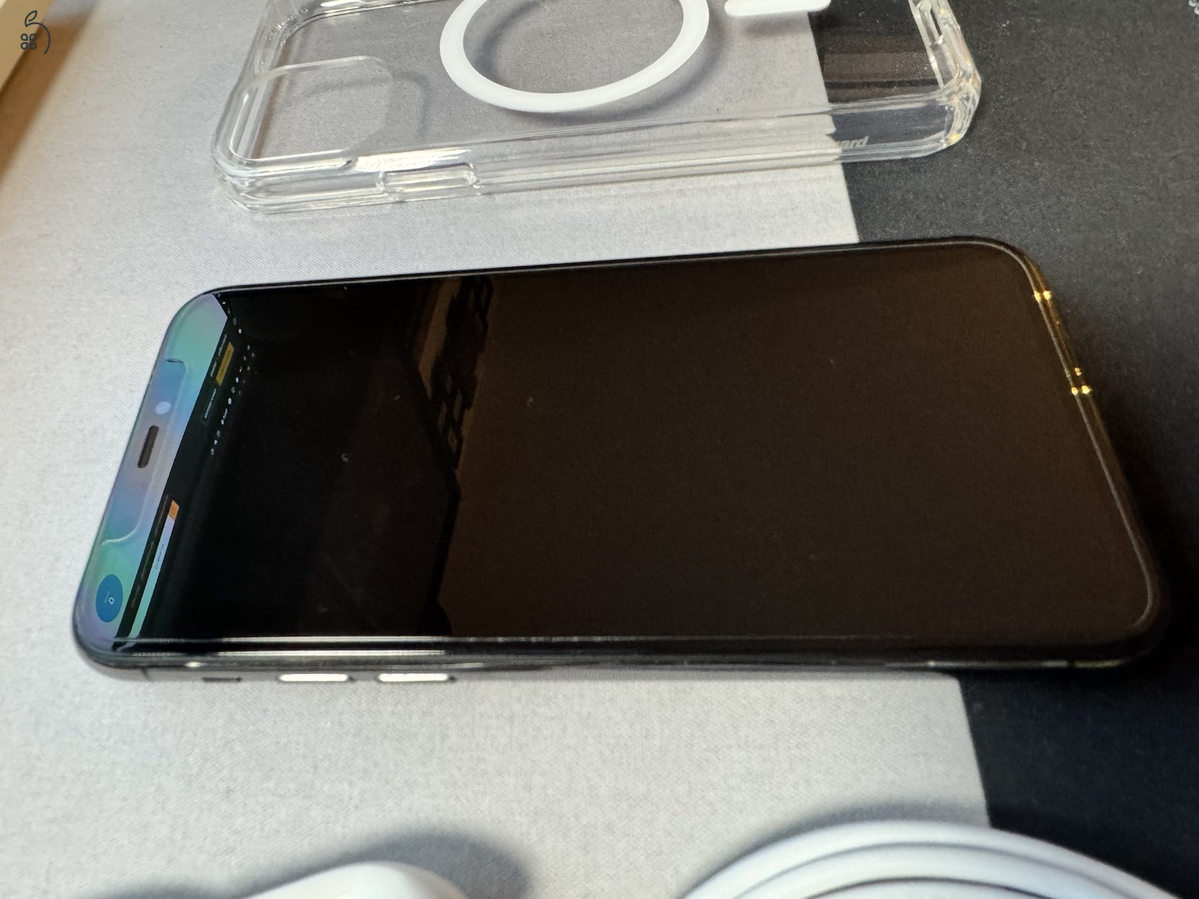 iPhone 11 Pro 64GB + kiegészítők