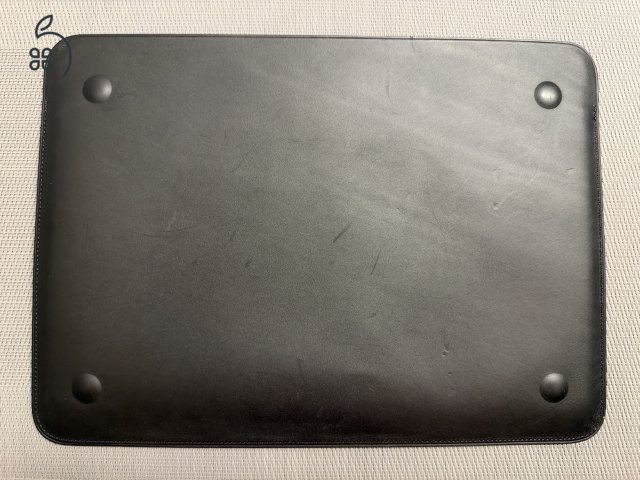 MacBook Air / MacBook Pro 13” eredeti Apple bőr tok, fekete