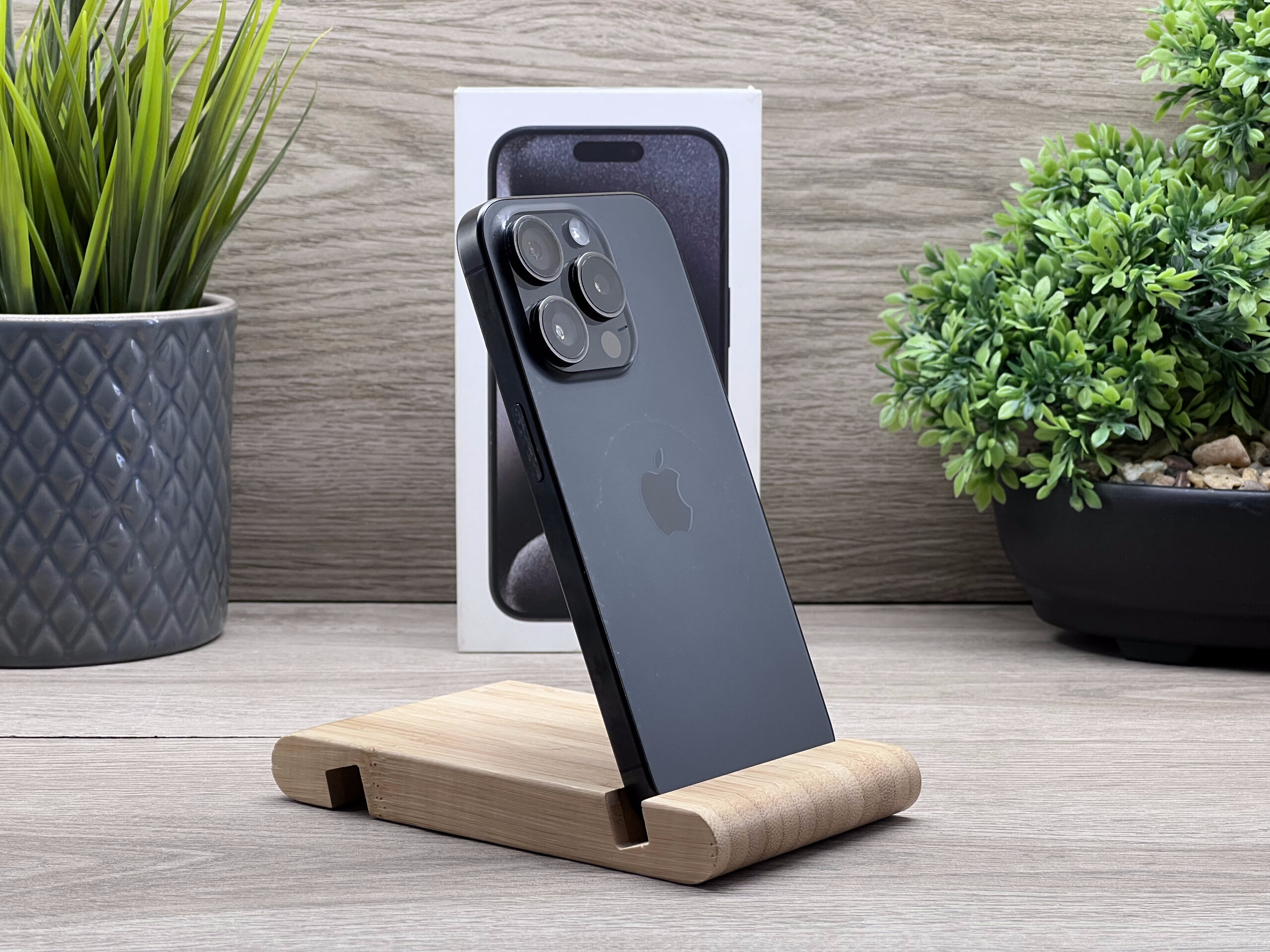 iPhone 15 Pro Black Titanium 256GB 2 ÉV Garanciával Számlával Aksi 100%