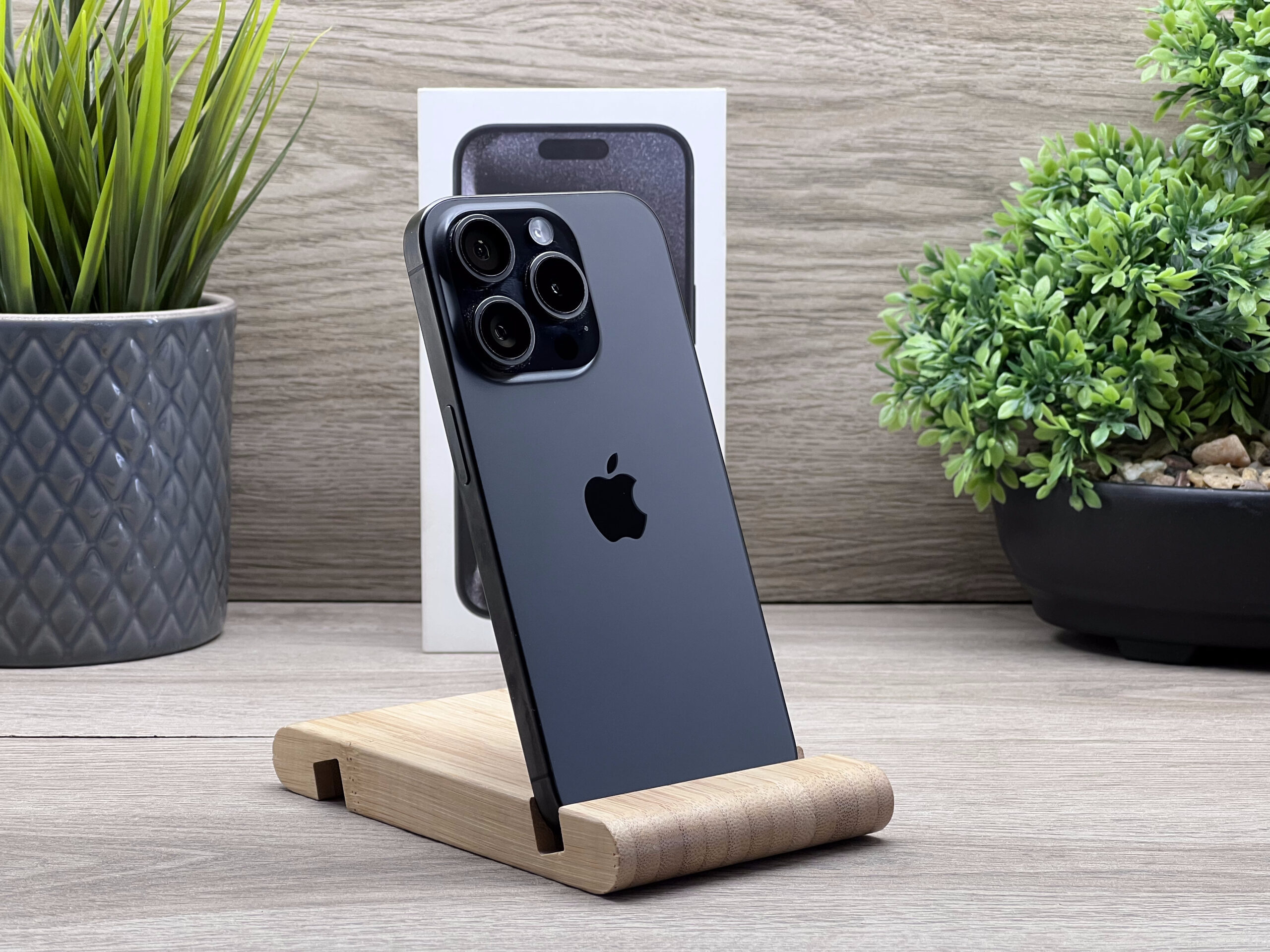 iPhone 15 Pro Black Titanium 256GB 2 ÉV Garanciával Számlával Aksi 100%