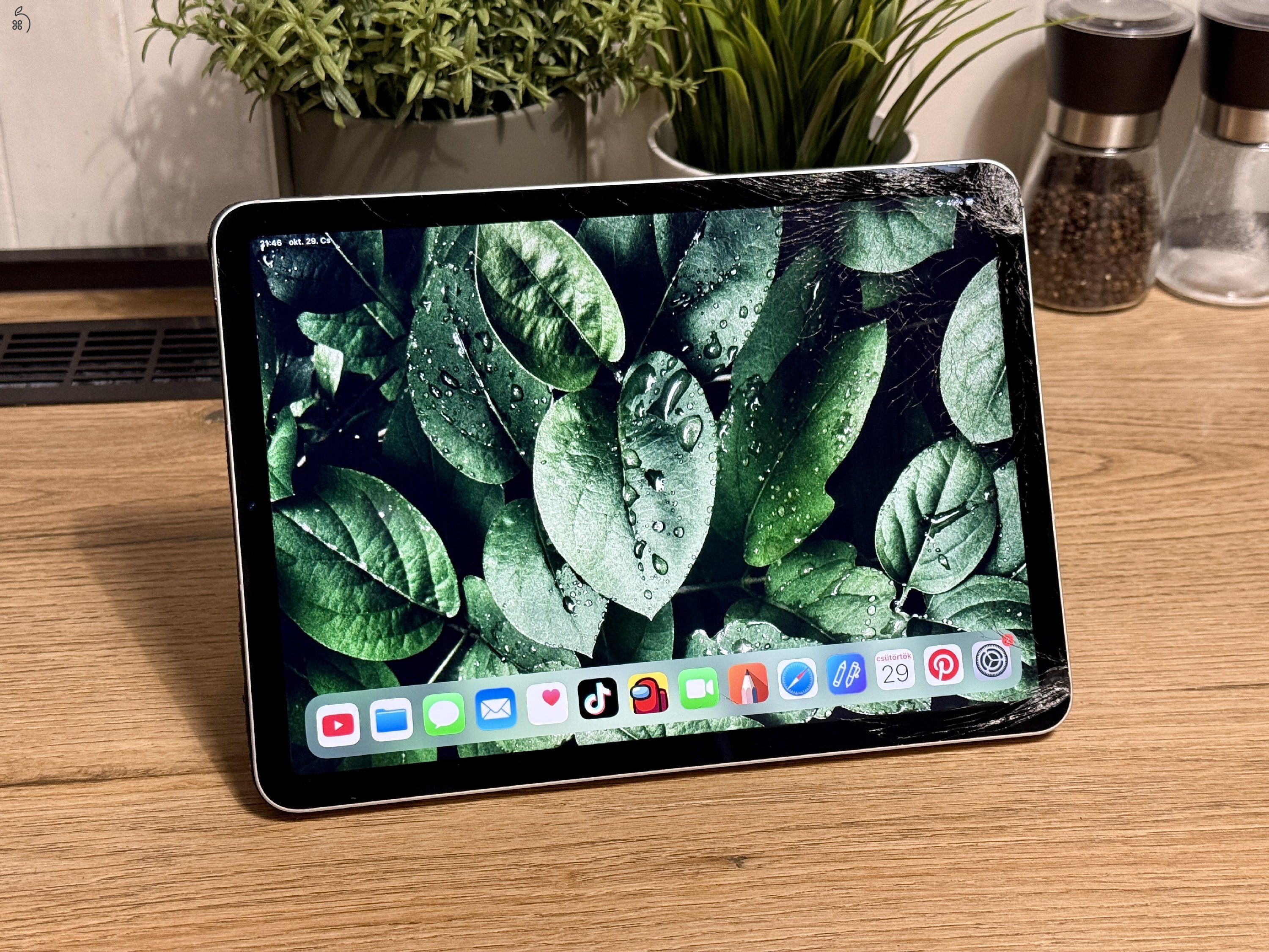 Apple iPad Air 4th gen Wifi 64 GB - törtött üveg