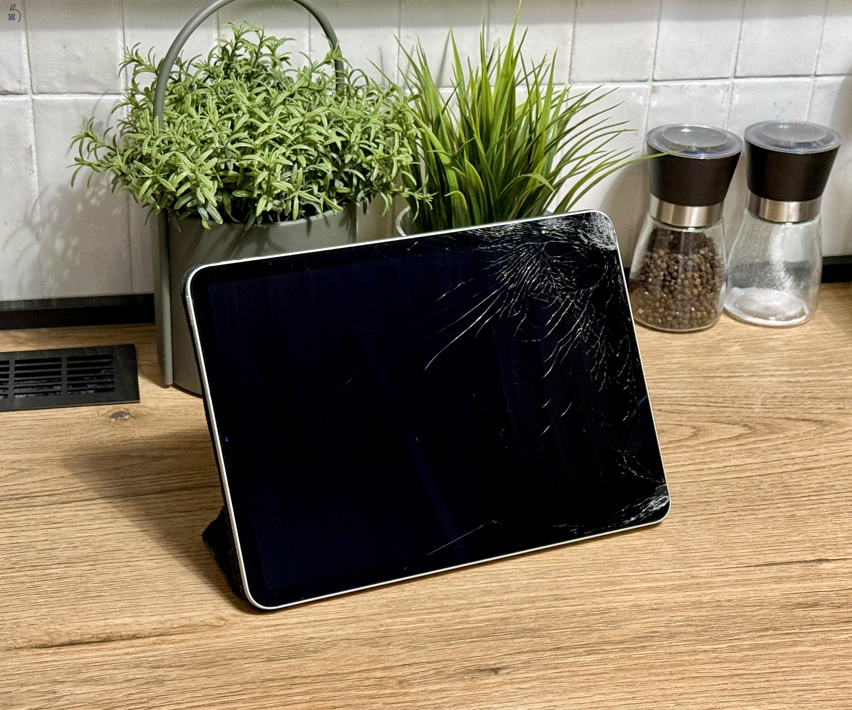 Apple iPad Air 4th gen Wifi 64 GB - törtött üveg