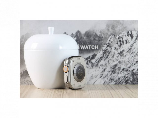 Használt Apple Watch Ultra 49mm Natural Titanium B US-8718