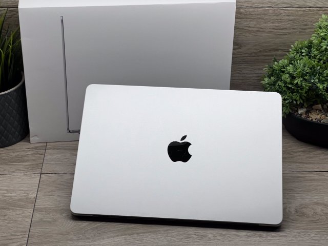 Hibátlan MacBook Air 2022 M2 13” 256GB 2 ÉV Garanciával Számlával