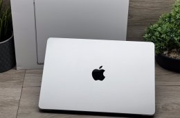 Hibátlan MacBook Air 2022 M2 13” 256GB 2 ÉV Garanciával Számlával
