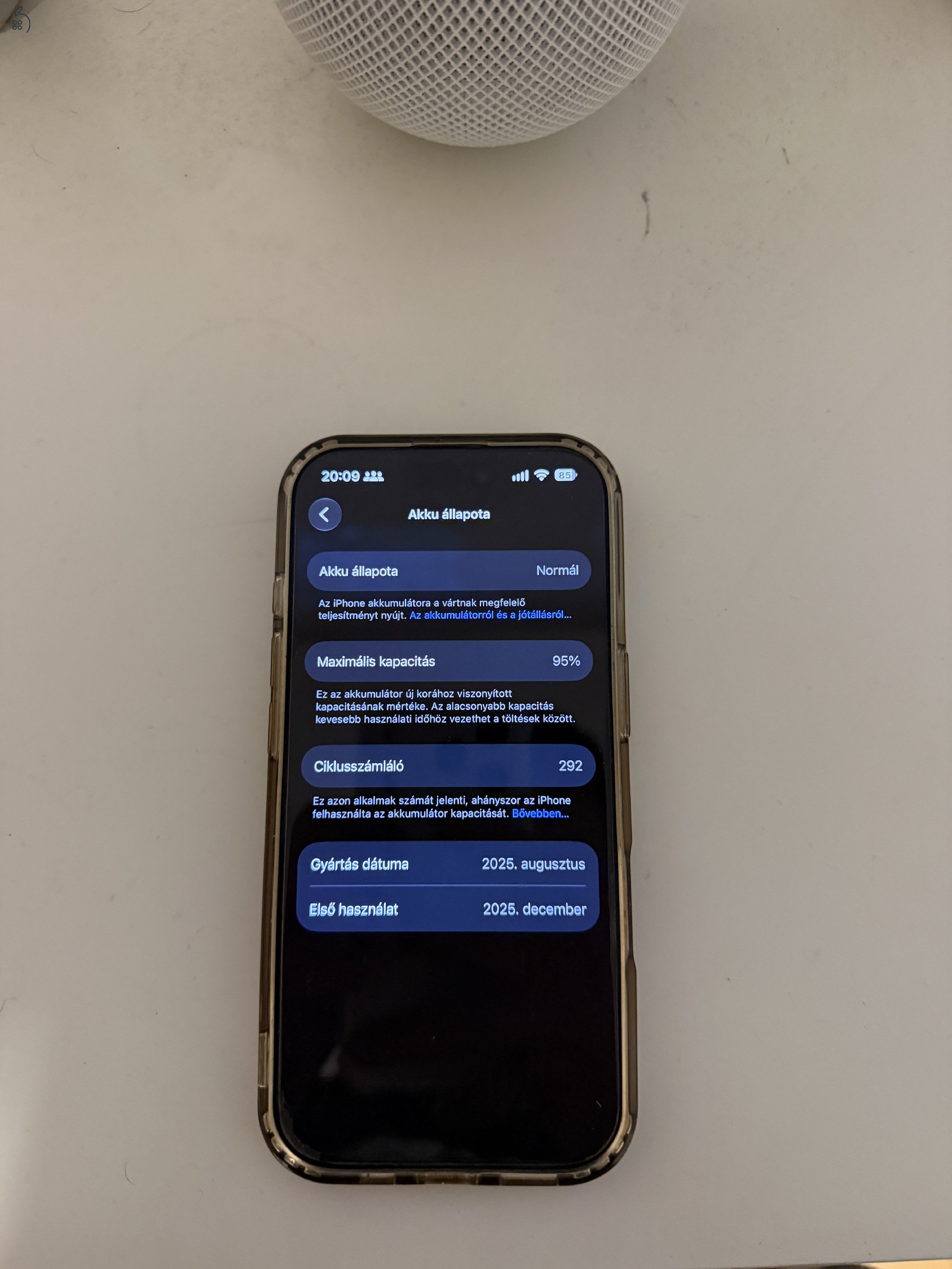 Apple iPhone 17 256GB (Fekete) – Kiváló állapotban, sok tartozékkal
