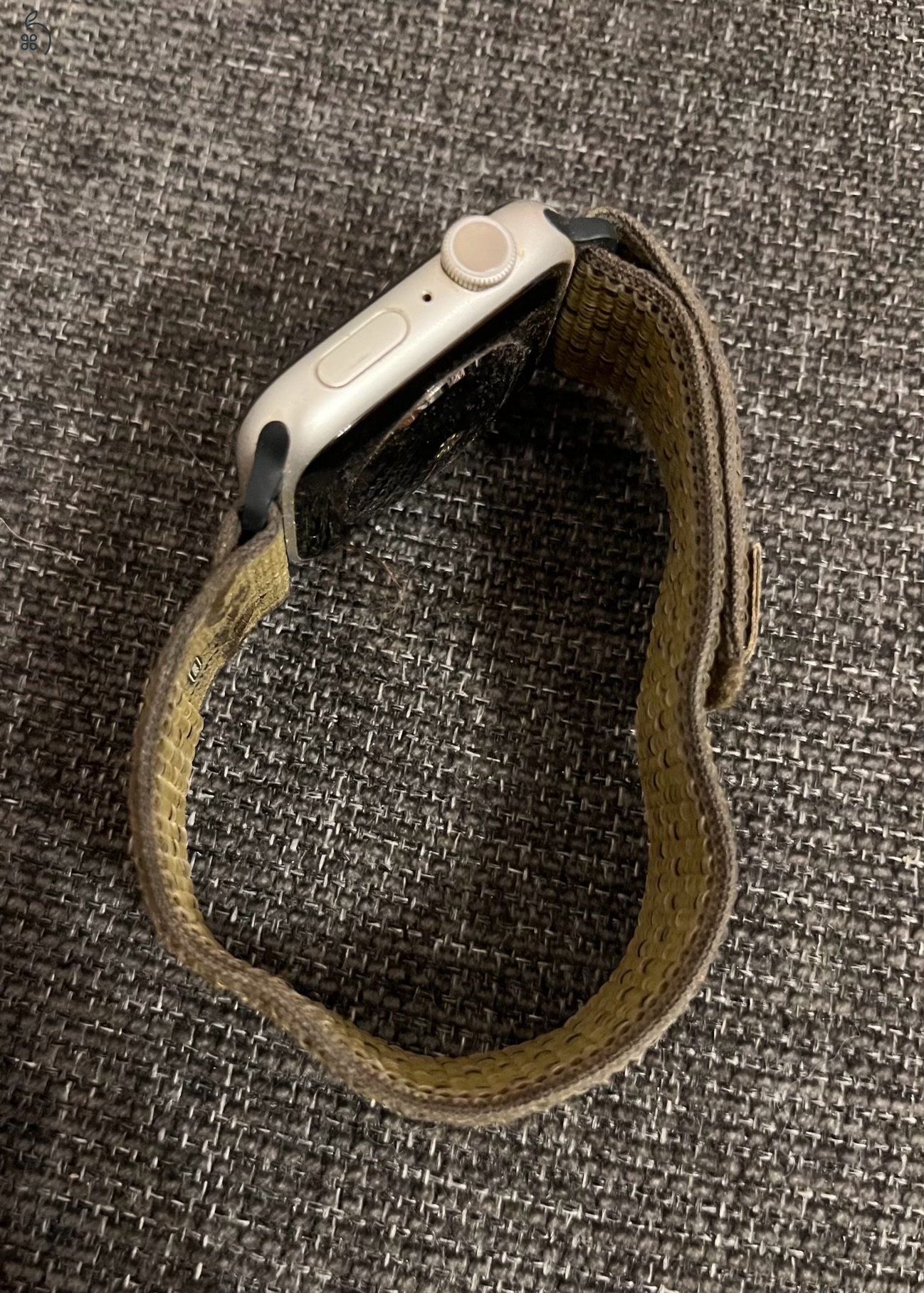 Apple Watch S5 + töltő + 2db óraszíj