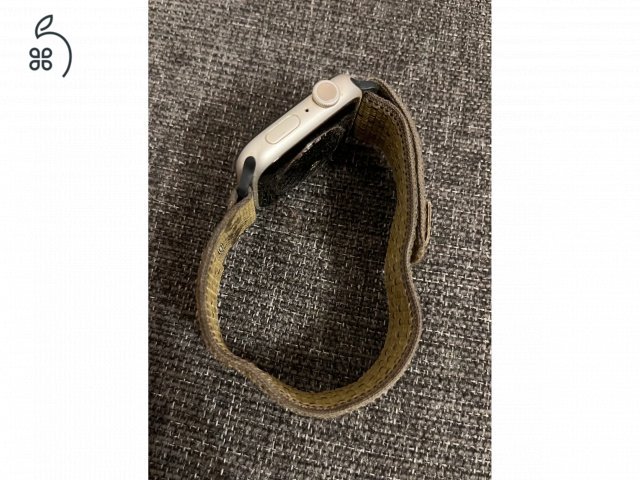 Apple Watch S5 + töltő + 2db óraszíj