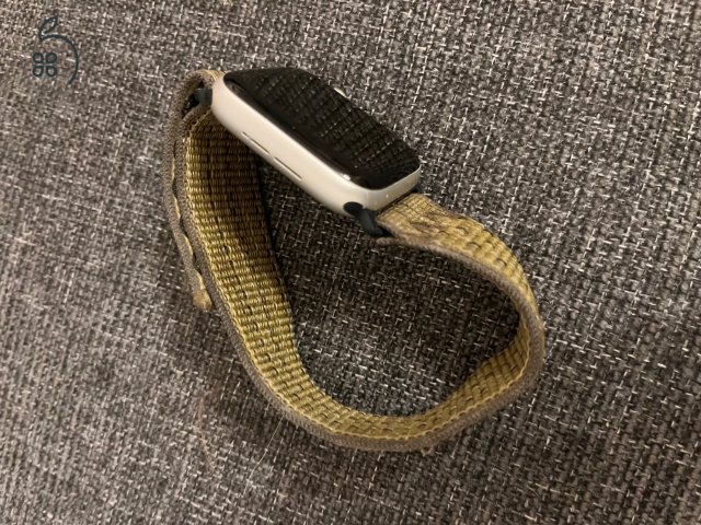 Apple Watch S5 + töltő + 2db óraszíj
