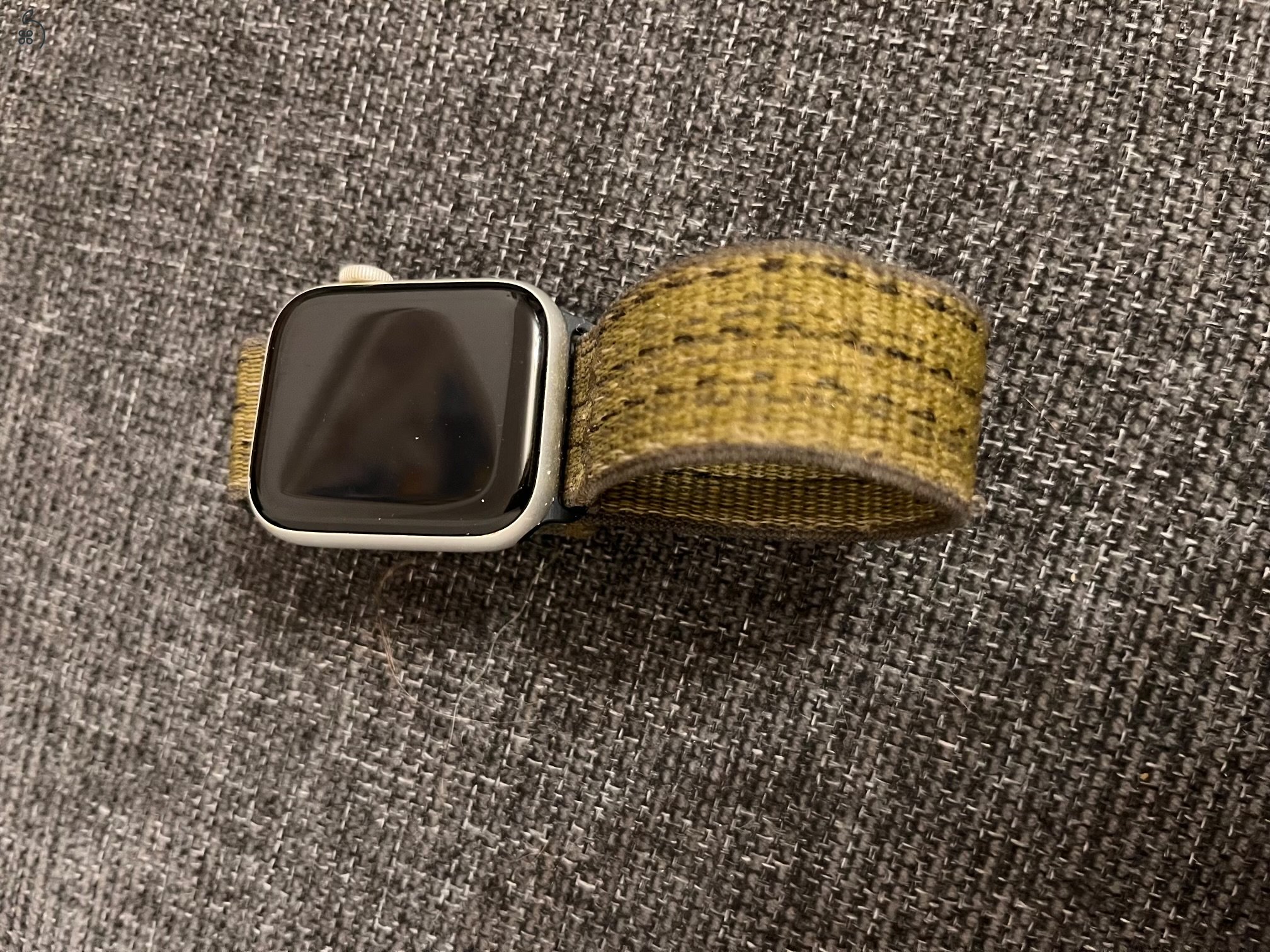 Apple Watch S5 + töltő + 2db óraszíj
