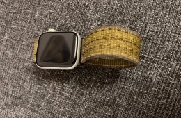 Apple Watch S5 + töltő + 2db óraszíj
