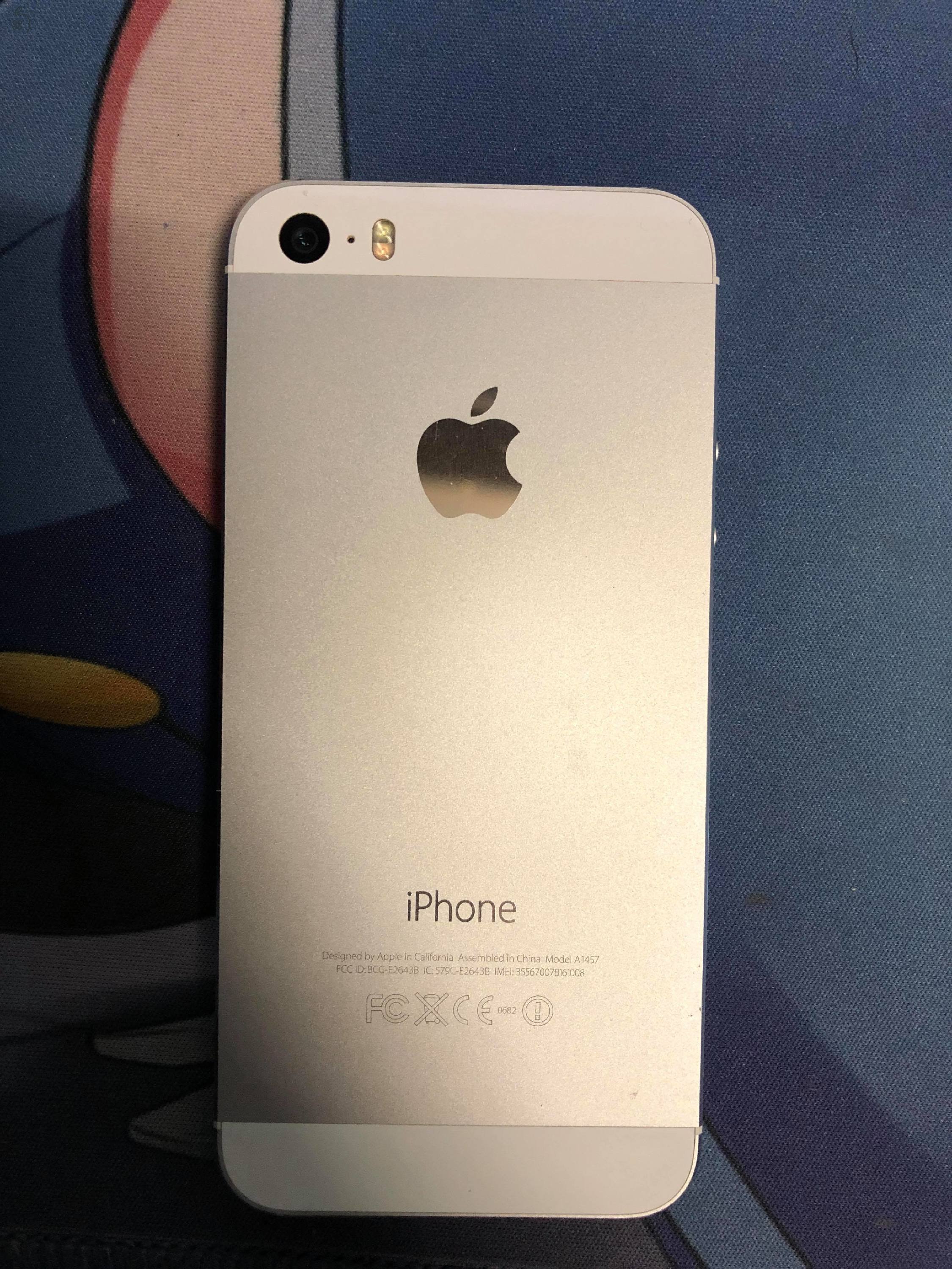 Eladó használt Apple Iphone 5 16GB ezüst független telefon