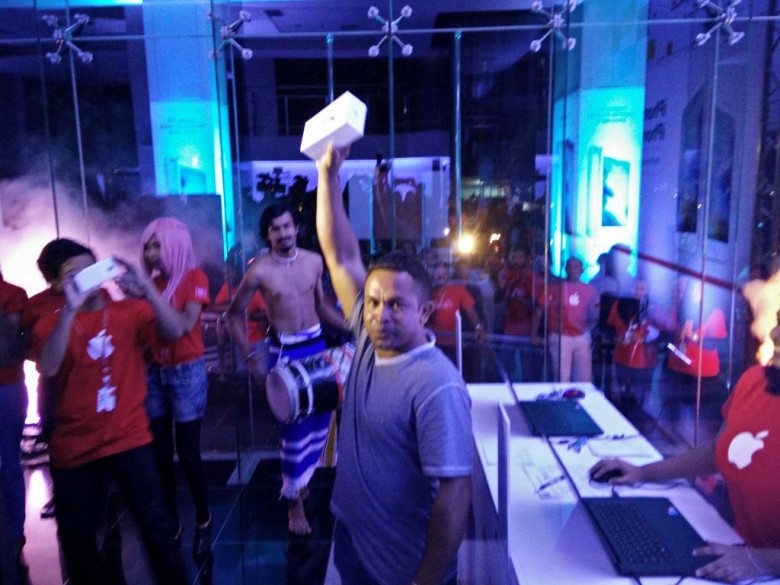 Boldog iPhone napot! Tegnap további 36 országban vált elérhetővé a készülék