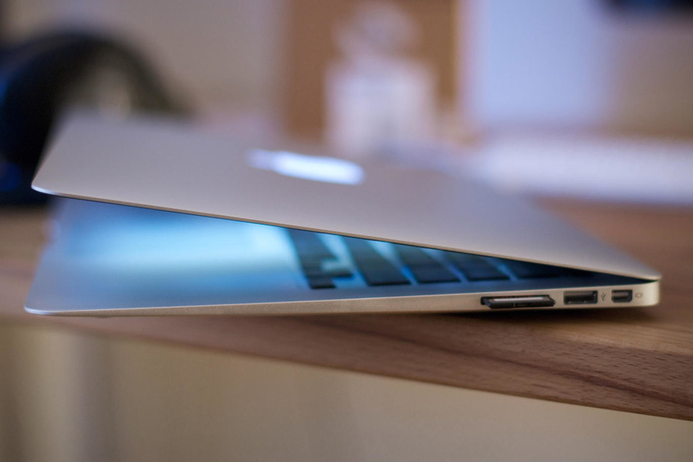 Vékonyabb MacBook Air érkezik jövő nyáron?