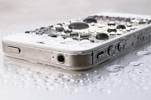 Így javíts meg könnyedén egy vízbe fulladt iPhone-t!