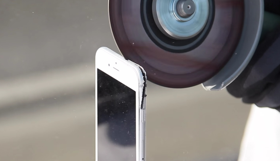 Kegyetlen videó: így lesz egy iPhone 6s-ből iPhone 7