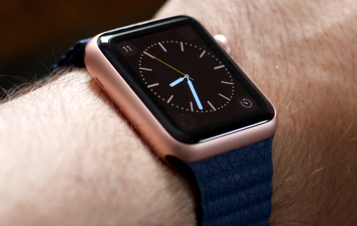 Jön az új Apple okosóra, hiánycikk az első Watch