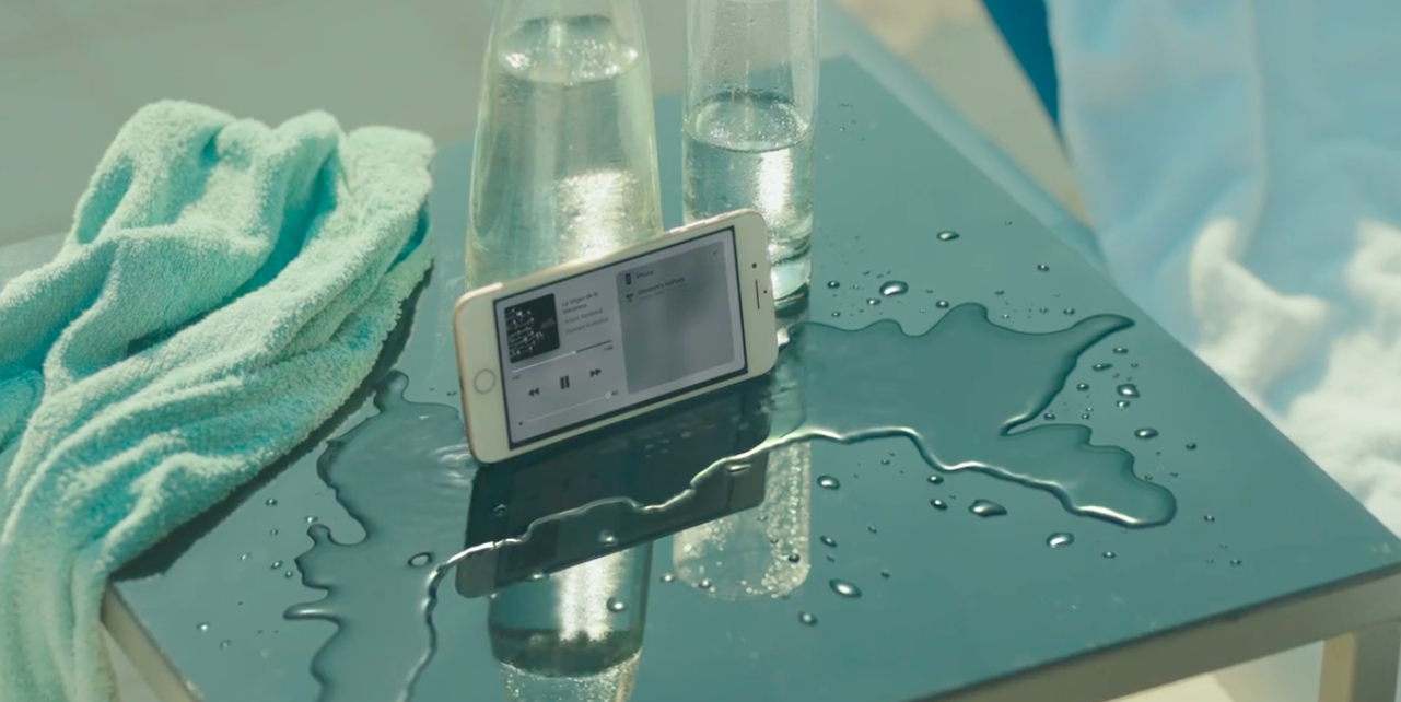 iPhone 7: fókuszban a vízállóság és a sztereó hangzás [videó]