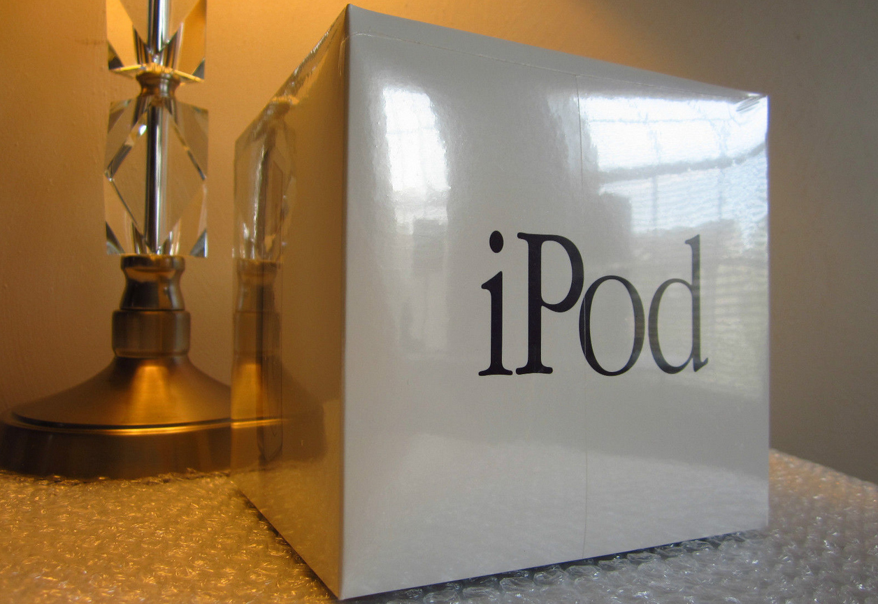 Őrület: 60 millió forintot kérnek egy ősrégi eredeti iPodért