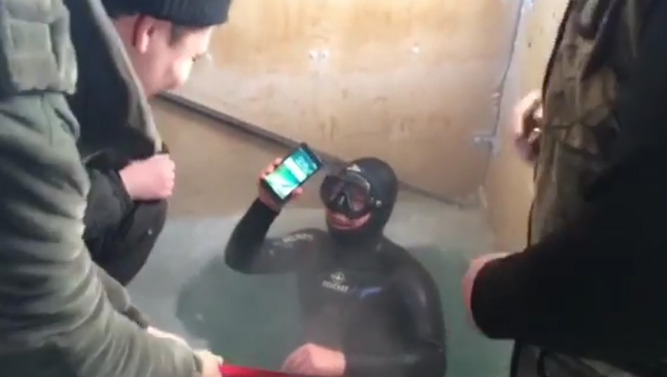 A 13 órás víz alatti próbát is túlélte az iPhone 7