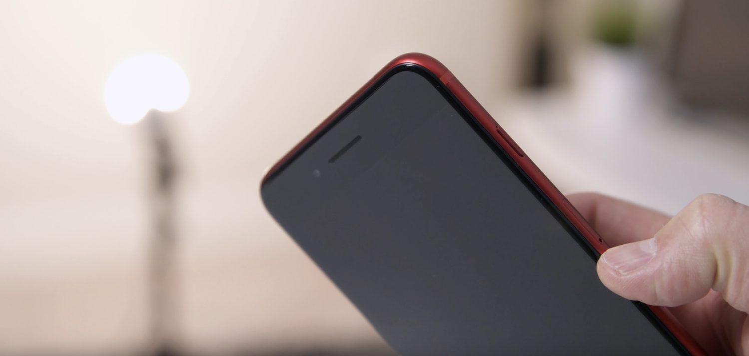 Így készül egy fekete előlapos RED iPhone 7