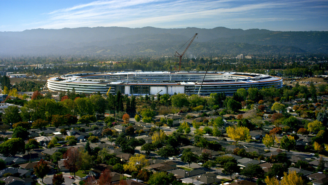 Elkezdtek beköltözni az Apple mérnökei az új Campus épületébe?