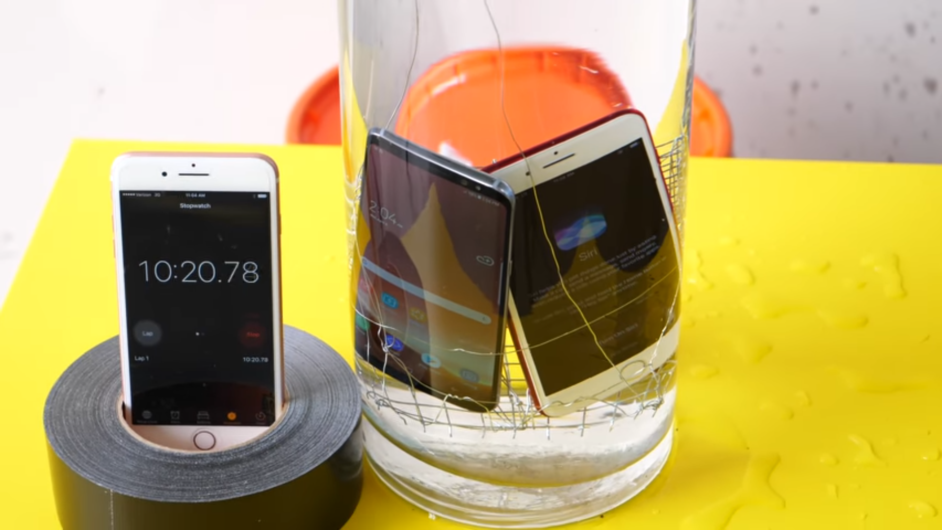 Samsung Galaxy S8 vs iPhone 7 vízállóságteszt [Video]