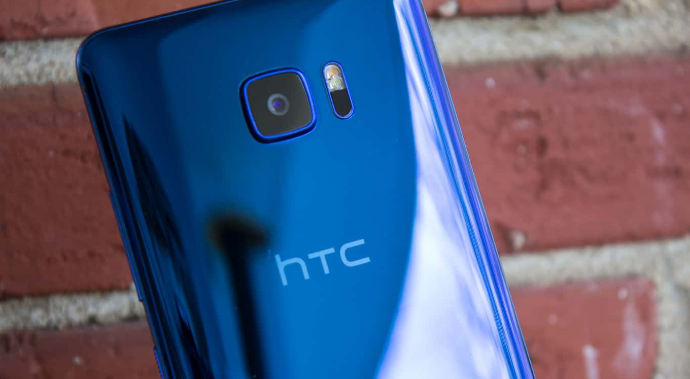 Milyen új csúcsmobilt küld csatába a HTC az iPhone-ok ellen?