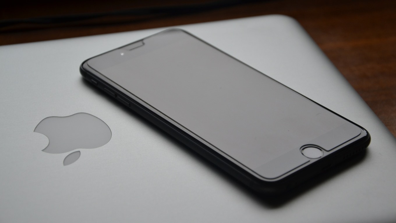 Az iPhone 8 bemutatása előtt csúcson az almás mobilhűség
