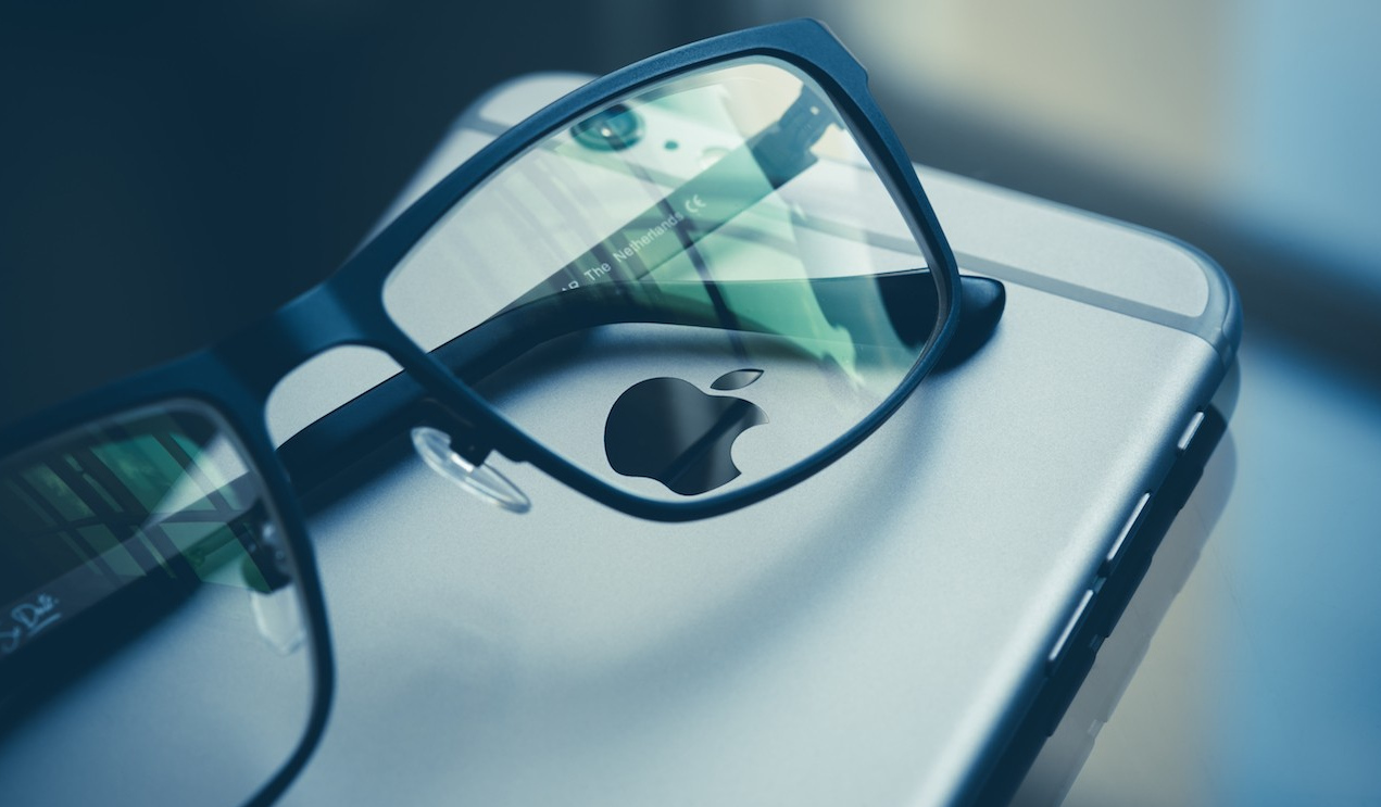 Csak 2020-ban jön az Apple szuper szemüvege