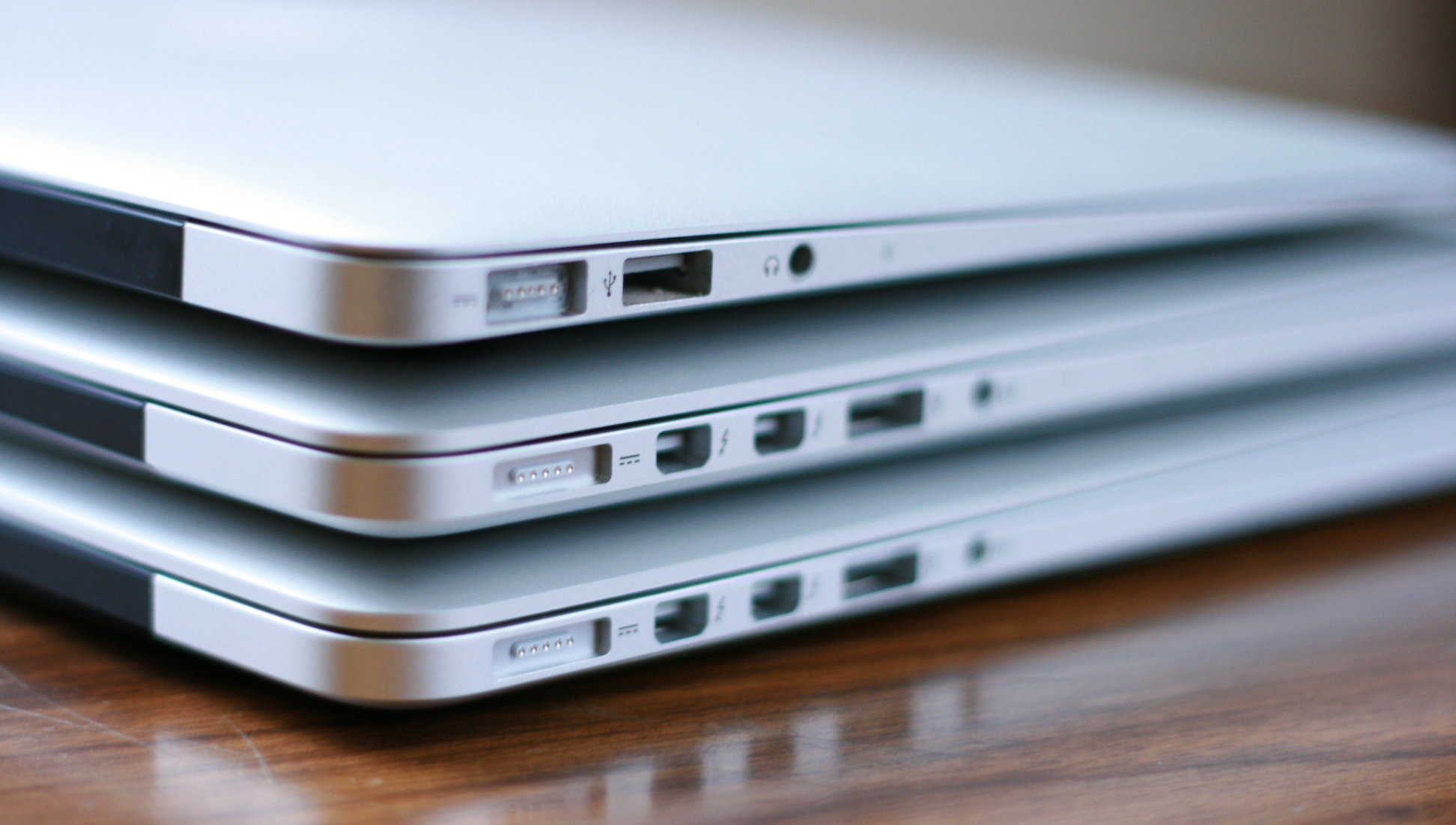 Az Apple új Macbook Prókat ad a régiek megjavítása helyett