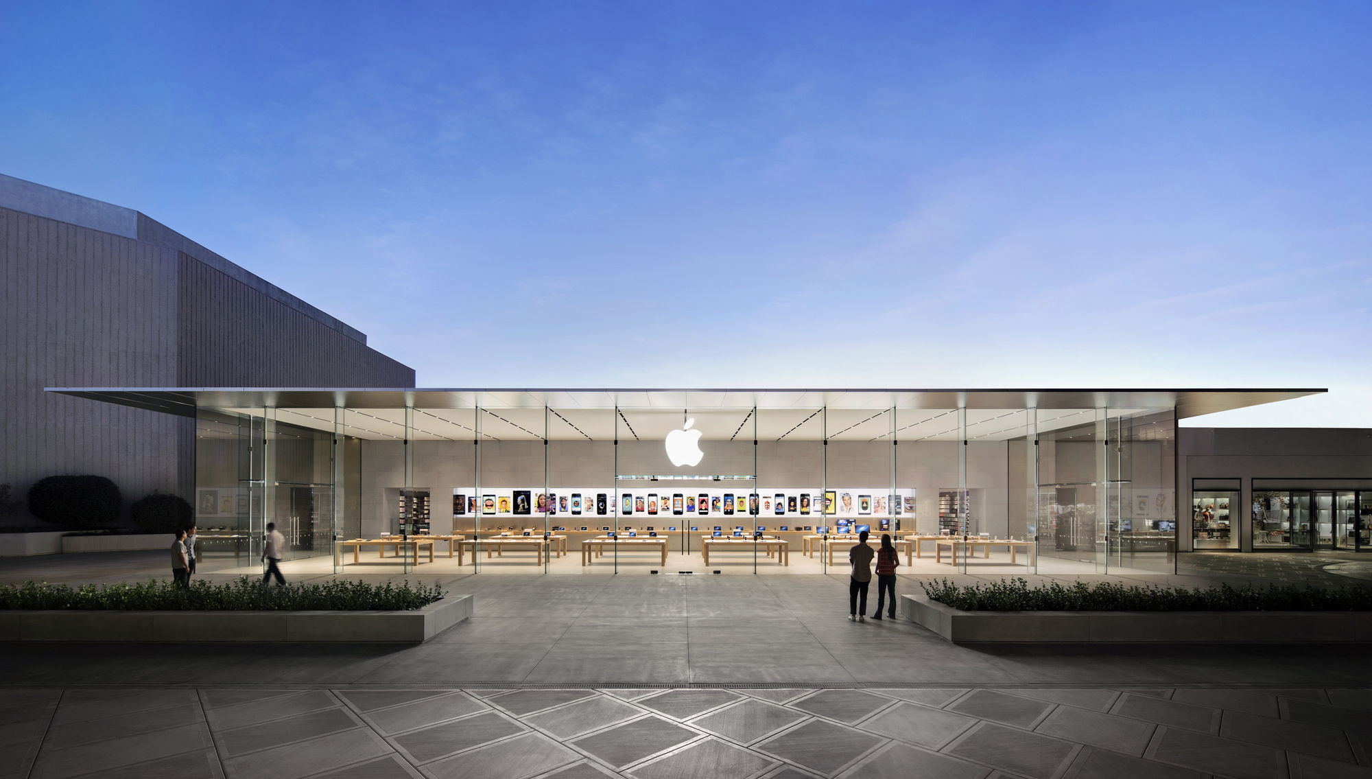Nemsokára az Apple lesz a világ egyetlen EGY BILLIÓ DOLLÁROS cége