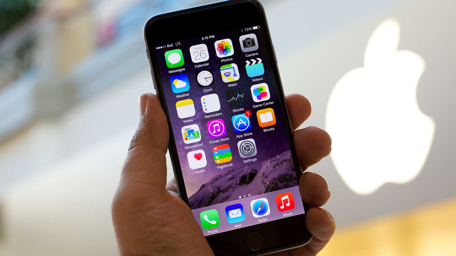 Az Apple egy év használat után szándékosan lelassítja az iPhone-okat