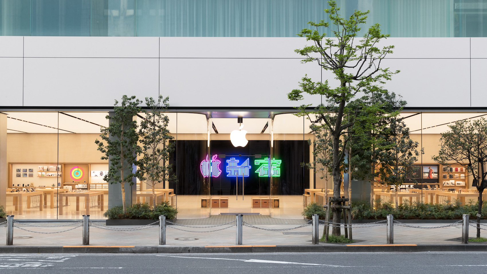 A napokban nyit az Apple új boltja a tokiói Sindzsuku kerületben