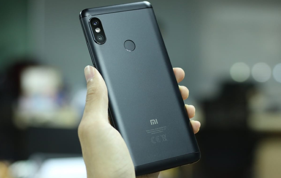 Az új Xiaomi mellett még a legnagyobb 2018-as iPhone is kicsi lehet