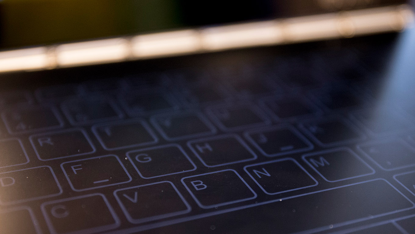 Az Apple eltűntetné a billentyűzetet a laptopjairól?