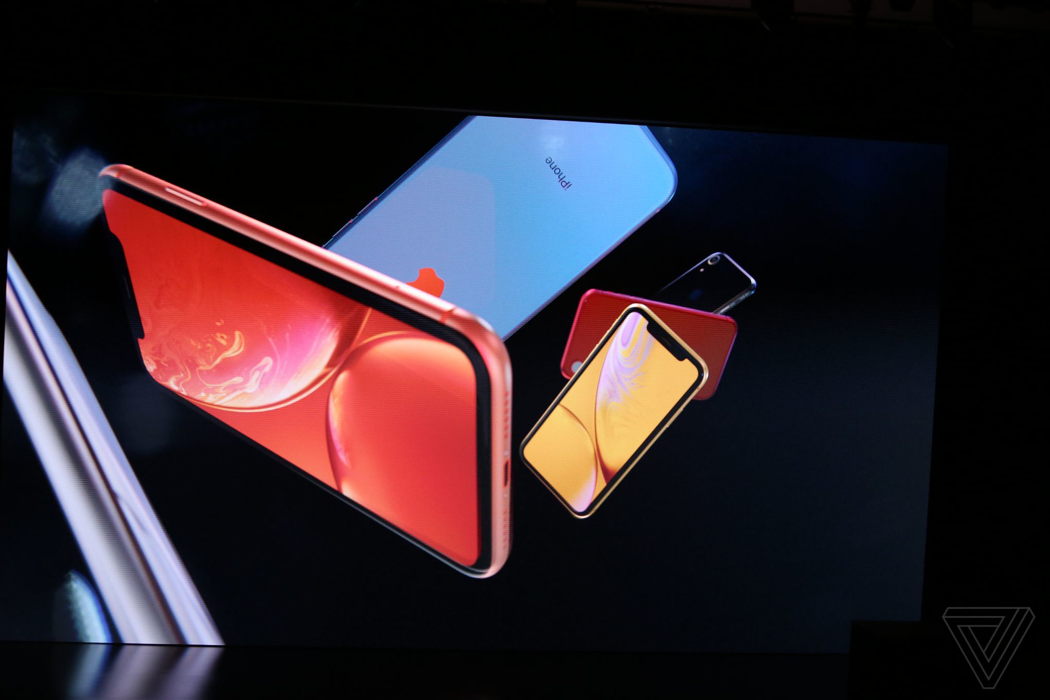Bemutatkozott az iPhone XR - ismét van színes iPhone! 