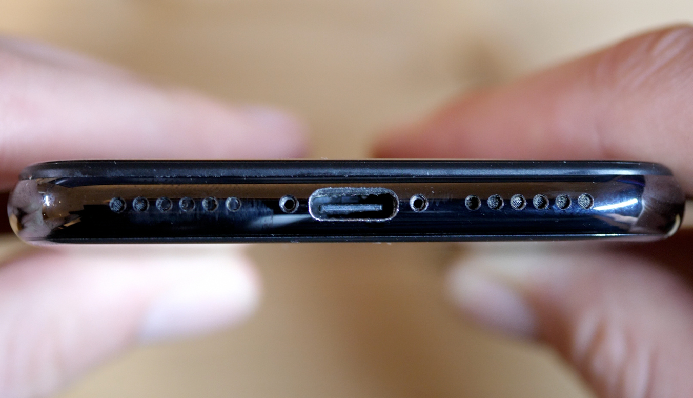 Horror áron kelt el a világ első USB-C-s iPhone-ja