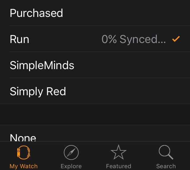 Szinkronizálj zenéket a telefonodról az órára! Az órának töltőn kell lenni csak úgy működik, és maximum 1GB lehet az album méret