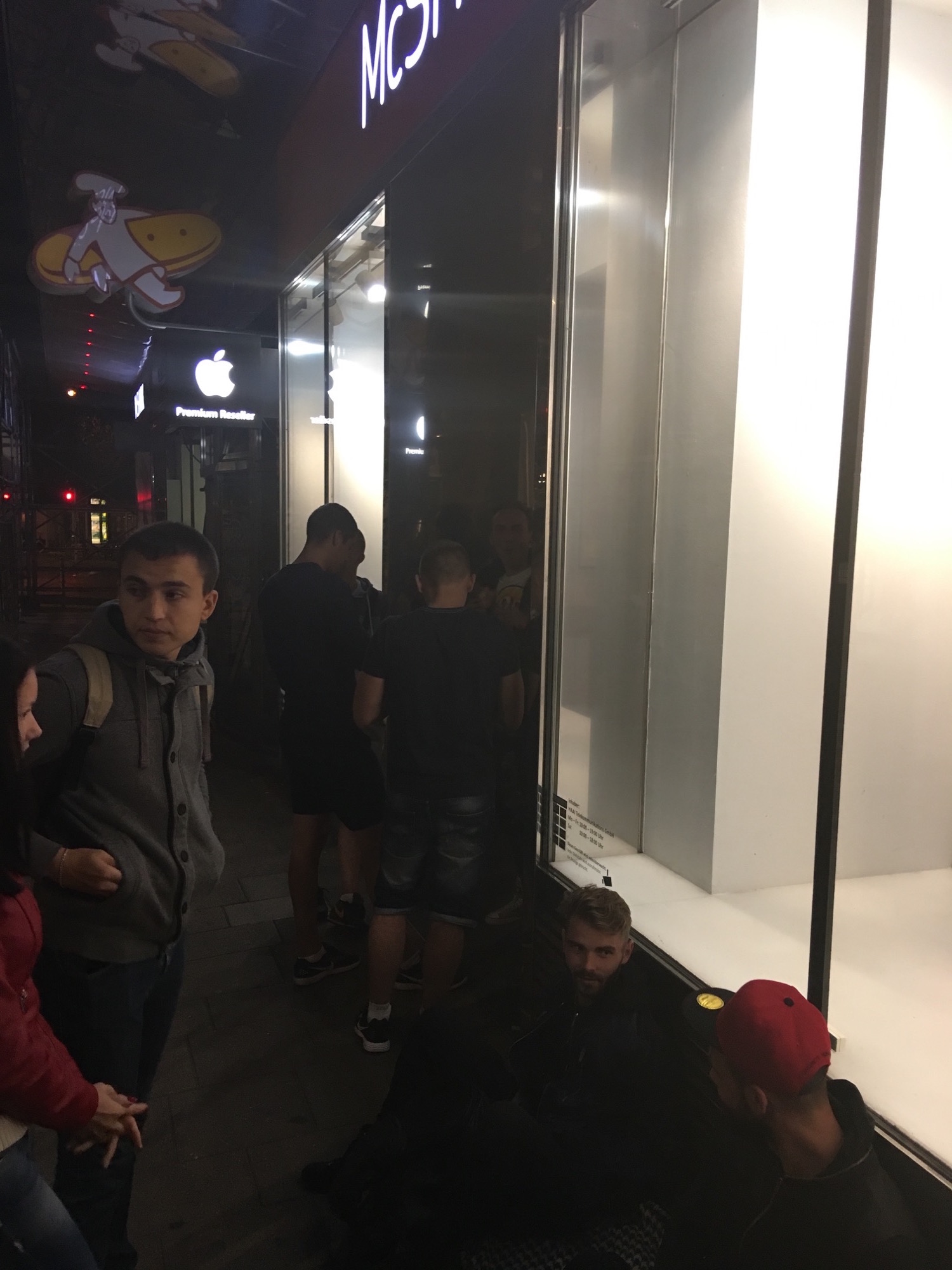 Ausztria McShark reggel 4:15h Alakul a sor....